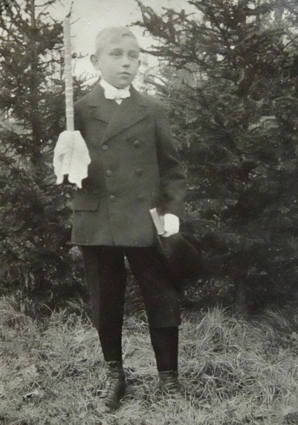 Konrad Sommer Erstkommunion, Schwarz-Weiß-Fotografie, um 1922 
