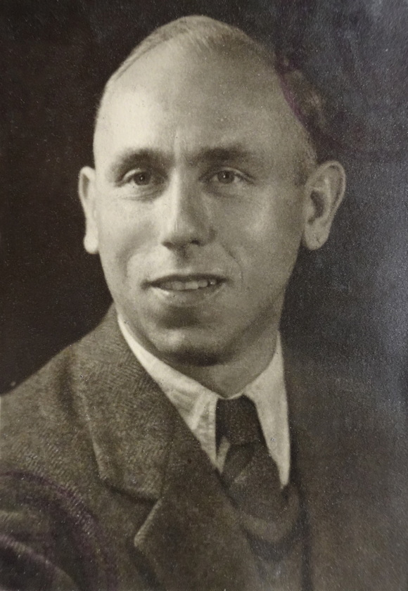 Konrad Sommer, Paßbild, Schwarz-Weiß-Fotografie, 1946